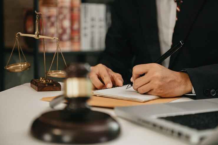 محاسبه هزینه وکیل در ایران در پرونده‌های مختلف