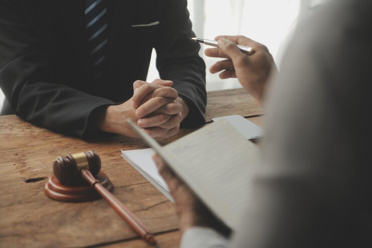 صداقت وکیل و راهکارهای برخورد با عدم شفافیت در پرونده