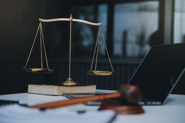 عدم پاسخگویی وکیل و اقدامات قانونی موکل برای پیگیری پرونده